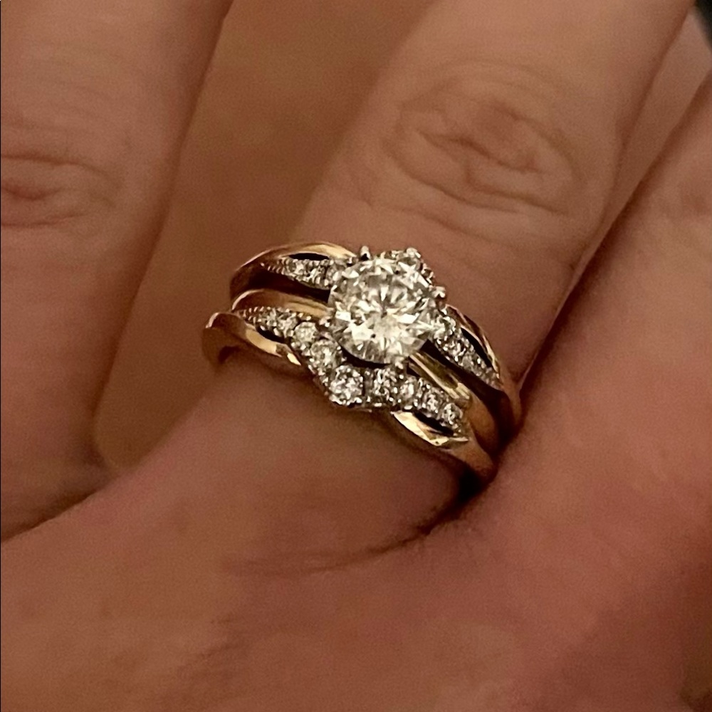 1CT genuine diamond engagement ring 14ktYG